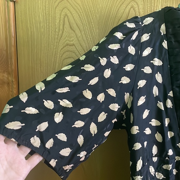 Yumi Kim | 100% silk Blouse black with leave pattern | Size S - Picture 3 of 6